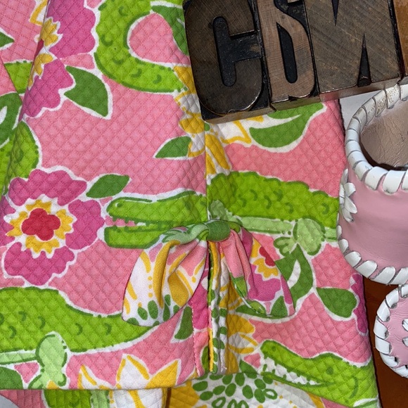 🌴LILLY PULITZER Alligator Print Capri Pants - Picture 4 of 8